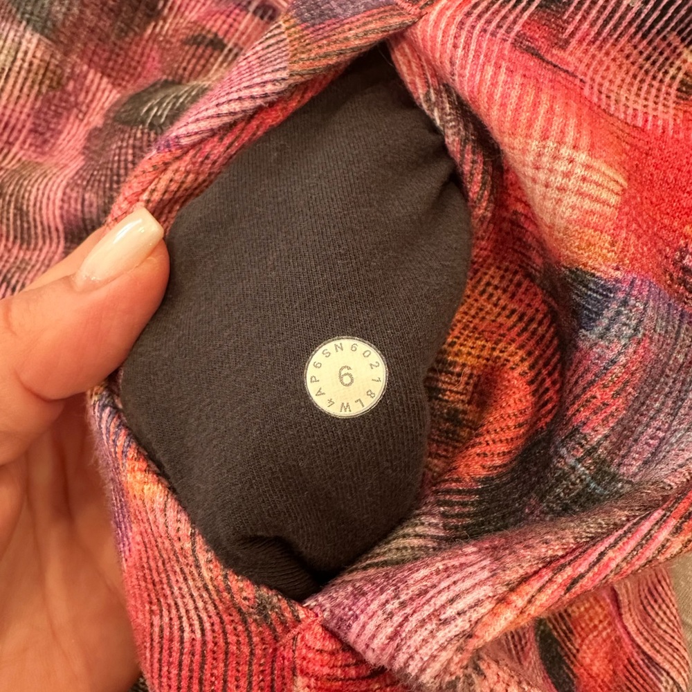 Lululemon Scuba Hoodie, Size 6 - Picture 3 of 4